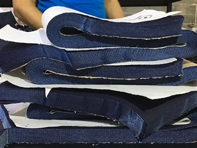 ¿Cuántas capas de tela de mezclilla cortadas por una máquina de corte automát...